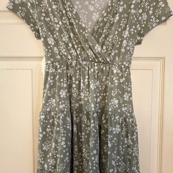 Derek Heart Dresses & Skirts - Derek Heart Mint and White Floral Dress